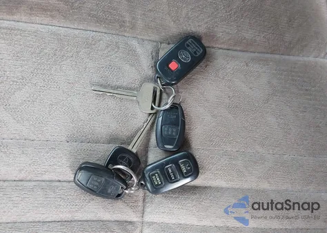 2000 Toyota Sienna Le z USA, uszkodzony, nr VIN 4T3ZF13C4YU303002